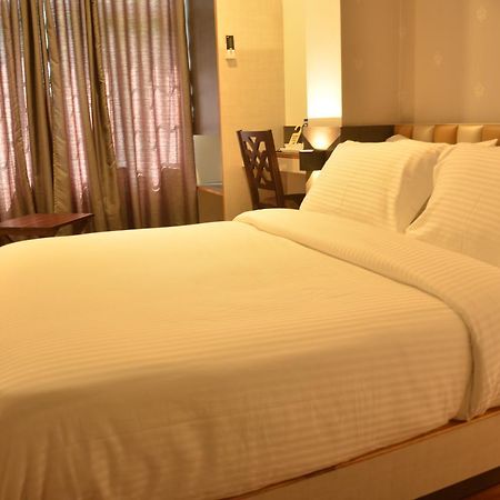 שילונג Hotel Aura מראה חיצוני תמונה