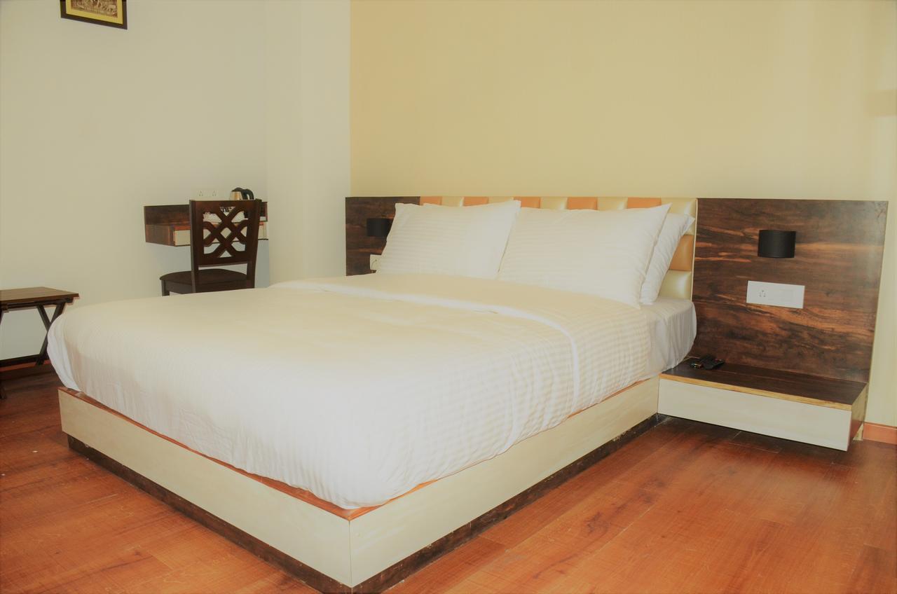 שילונג Hotel Aura מראה חיצוני תמונה