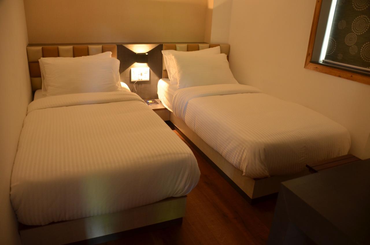 שילונג Hotel Aura מראה חיצוני תמונה