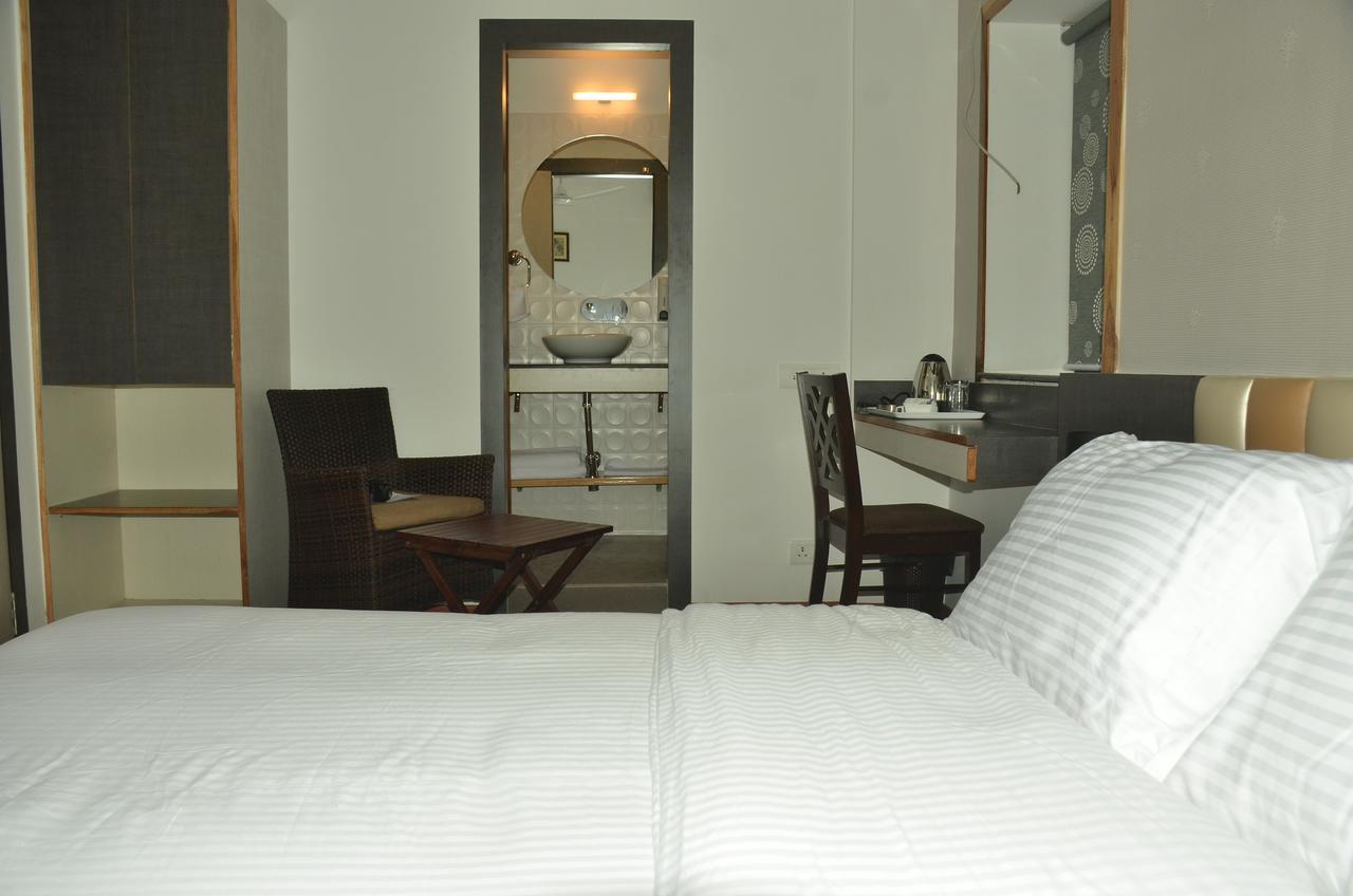 שילונג Hotel Aura מראה חיצוני תמונה