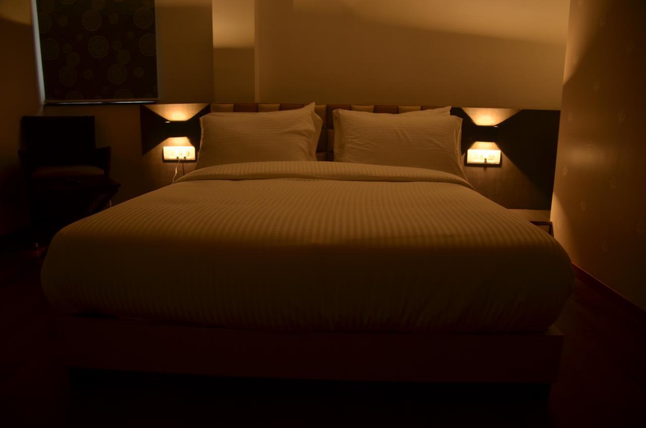 שילונג Hotel Aura מראה חיצוני תמונה